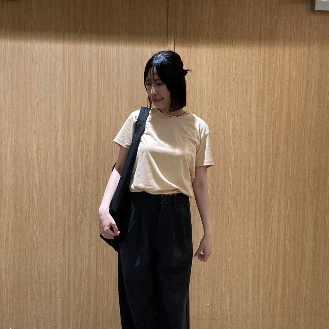 婦人　天竺編みクルーネック半袖Ｔシャツを使ったコーデの写真