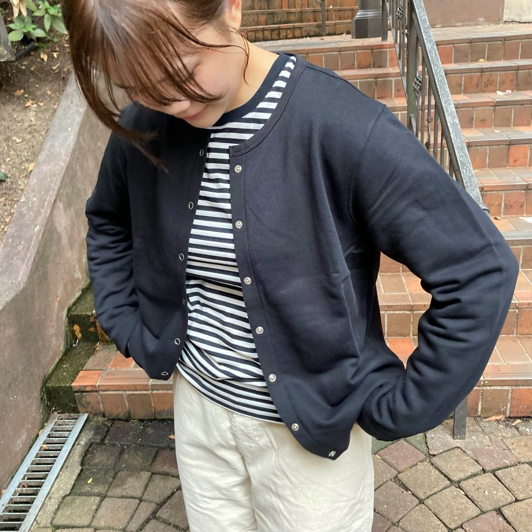 女性スタッフコーデュロイパンツ着用画像③