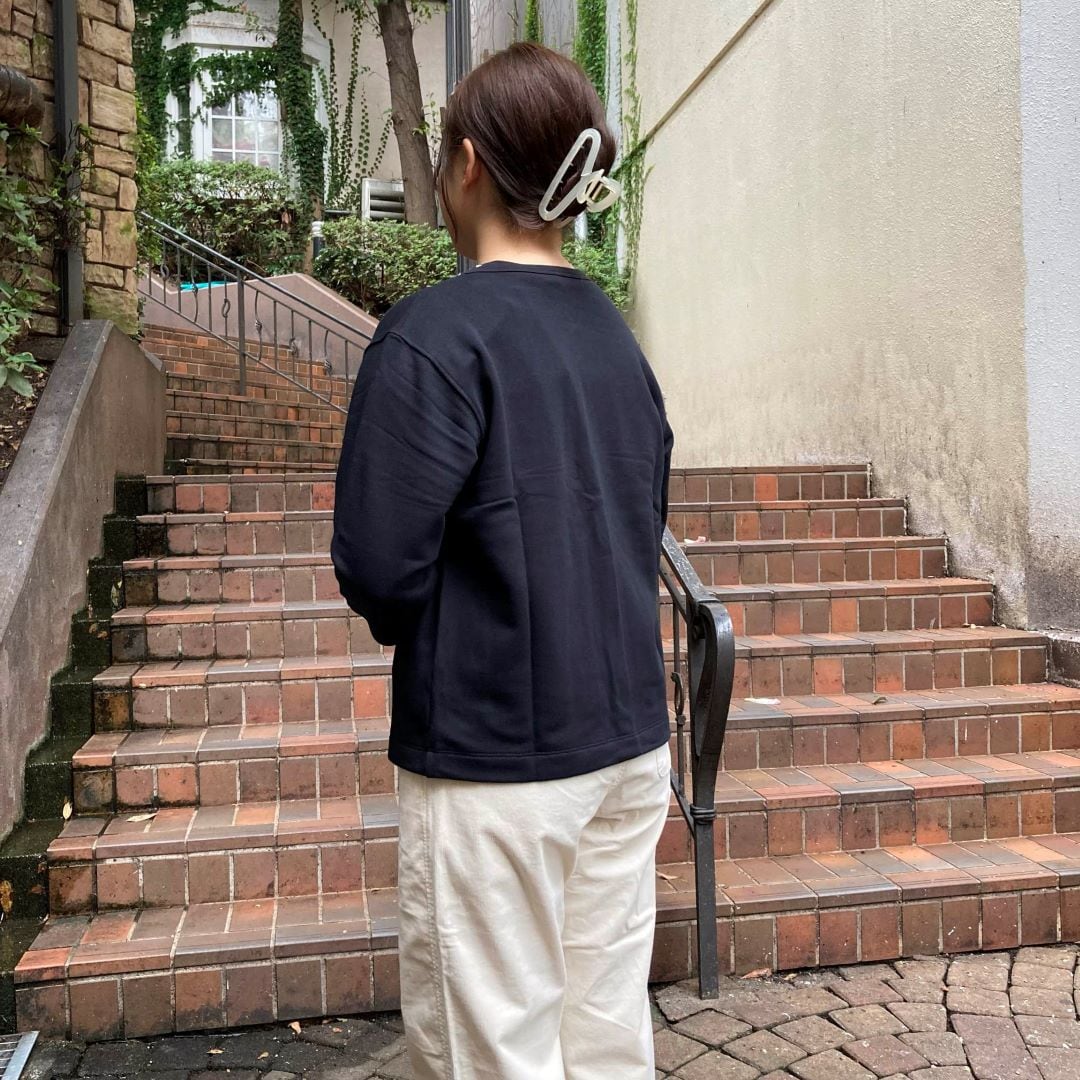 女性スタッフコーデュロイパンツ着用画像⑤