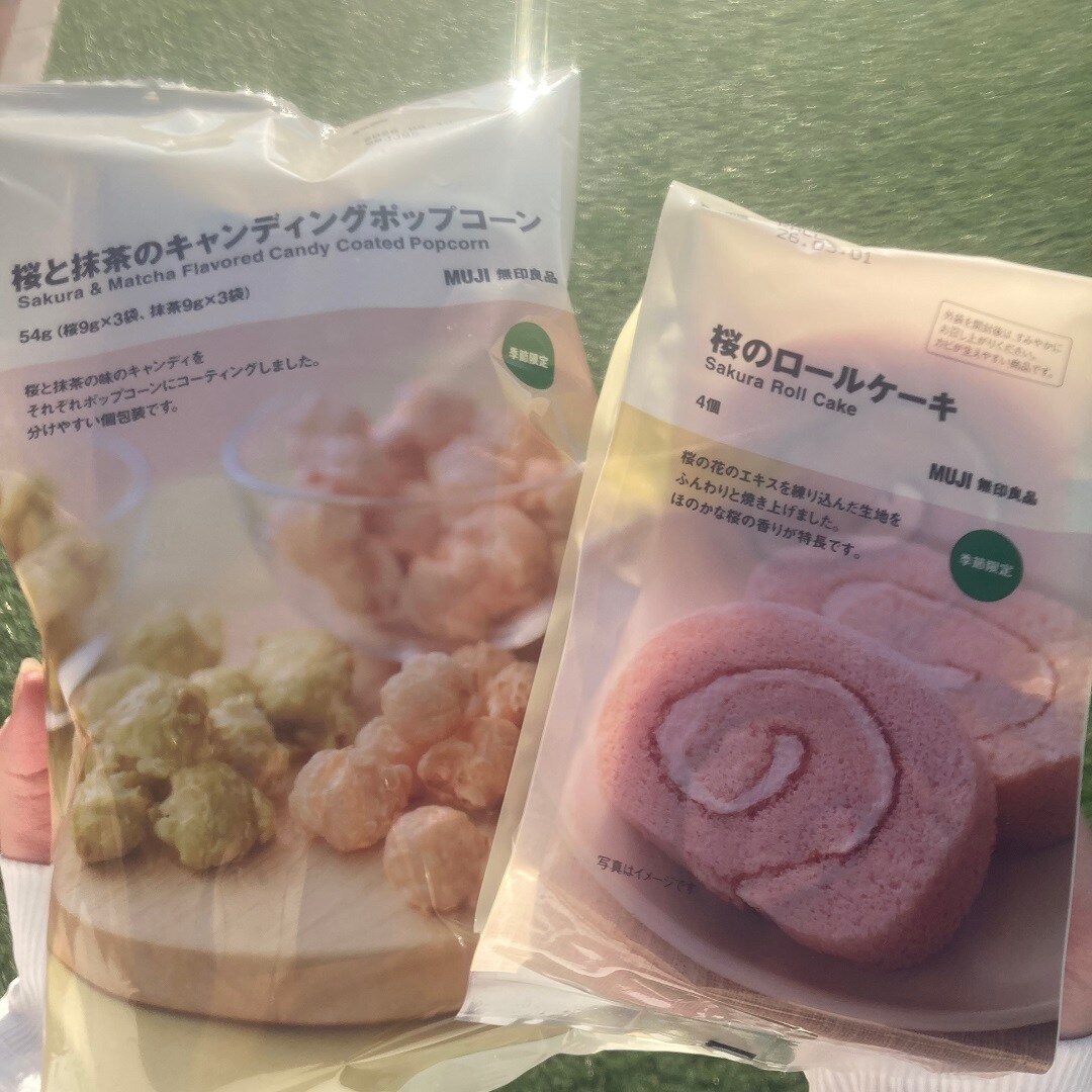 桜と抹茶のキャンディングポップコーンと桜のロールケーキ