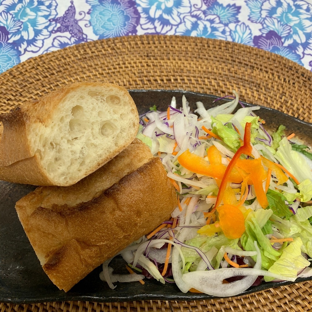 パンとサラダ