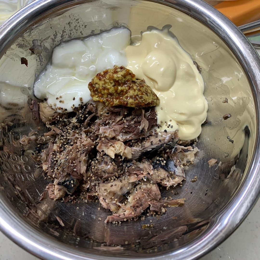 ボールに調味料
