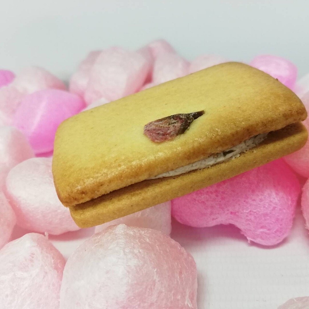 袋から出したクリームサンド