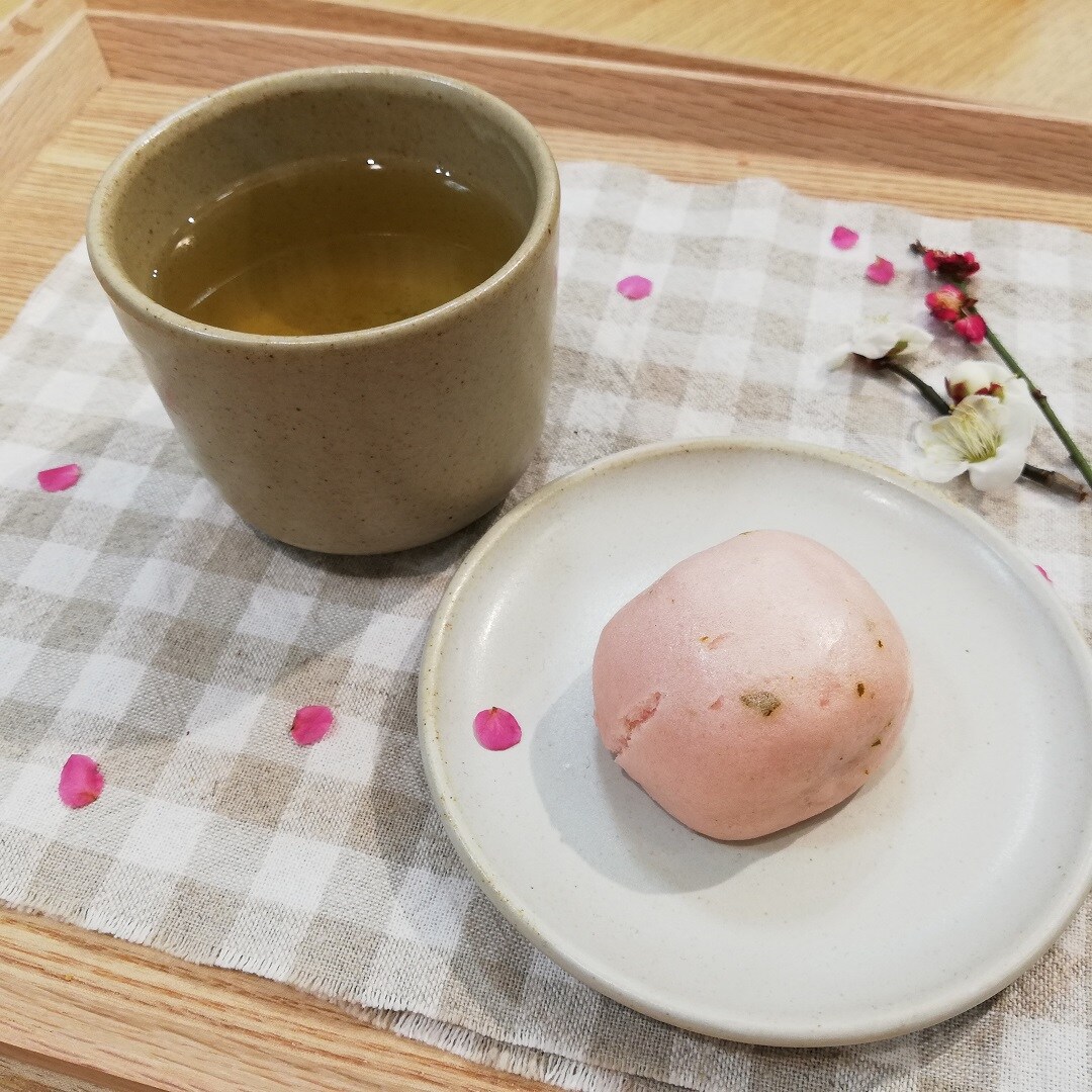 お茶とさくらまんじゅう