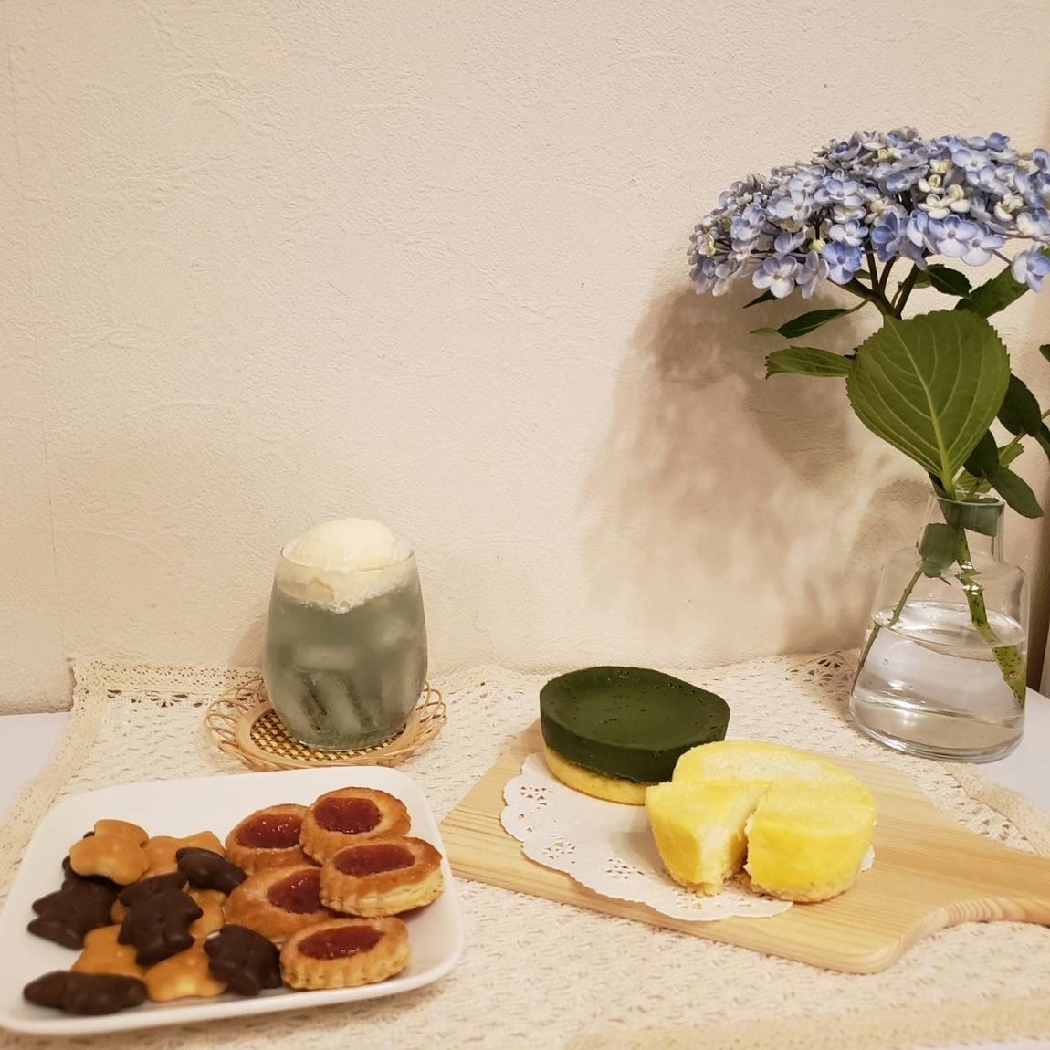 無印良品のお菓子が並べてある画像