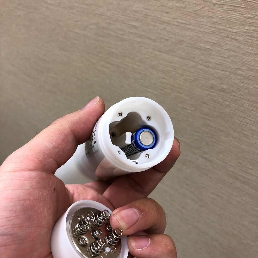 電池一本だけでも使えます