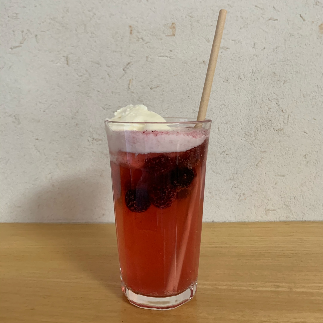 ピンクのクリームソーダ
