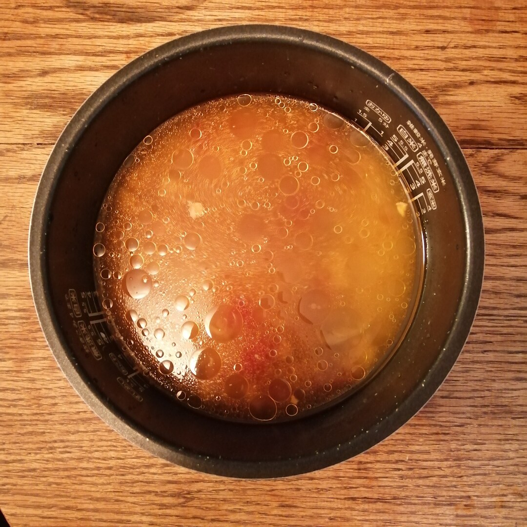 パエリアの素を入れたお米の写真