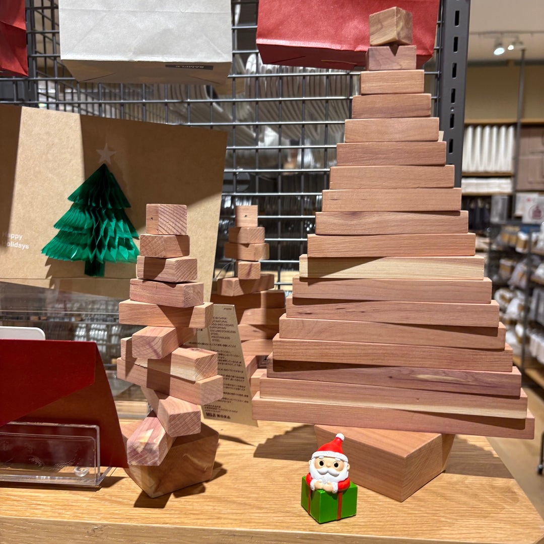 レッドシダーツリー大小横並び