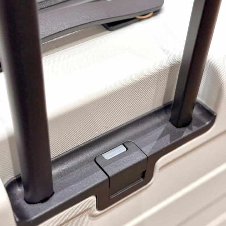 【みのおキューズモール】ハードキャリーケース
