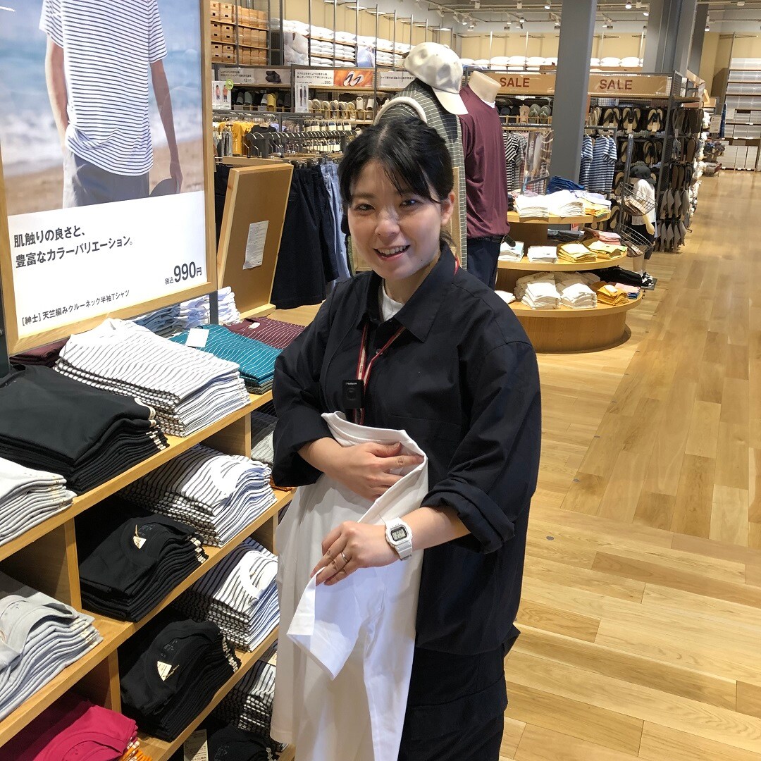 無印良品で働くスタッフ