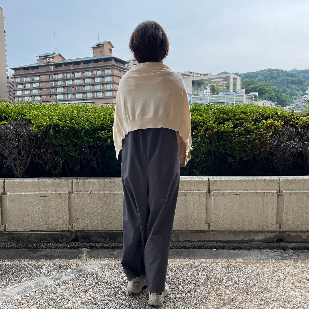 婦人　おたより　後ろ向き
