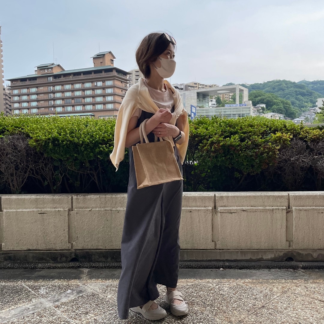 婦人　おたより　右向き