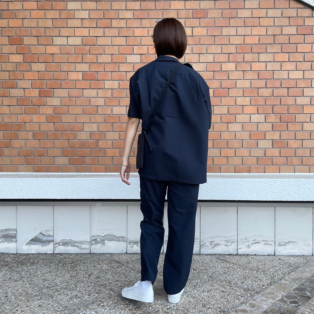 婦人 おたより 後ろ向き