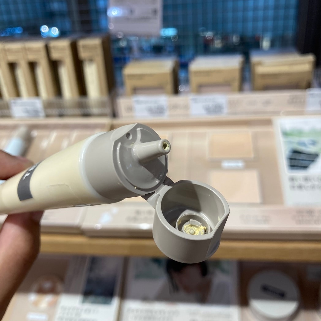 先が細くなっているチューブ