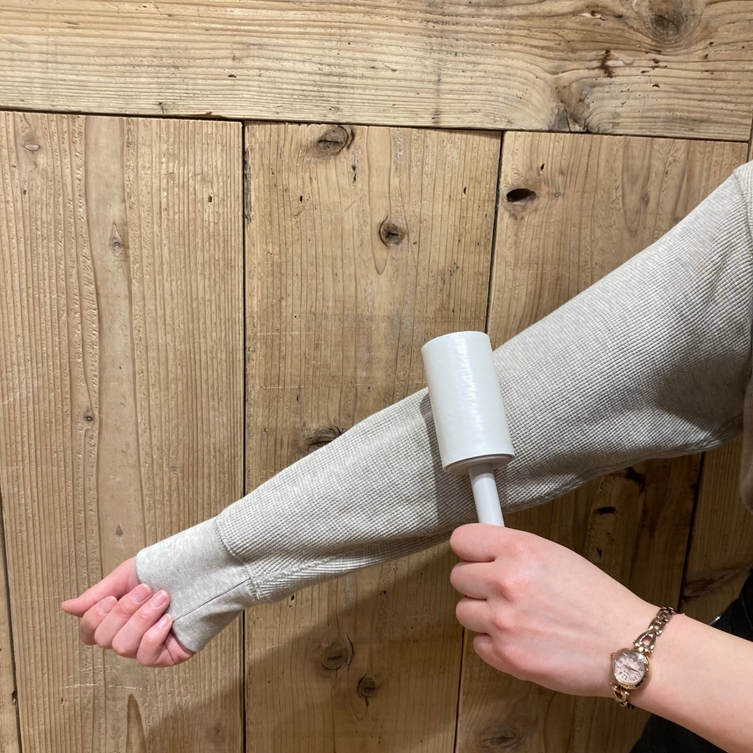 衣類クリーナーで花粉をとる写真