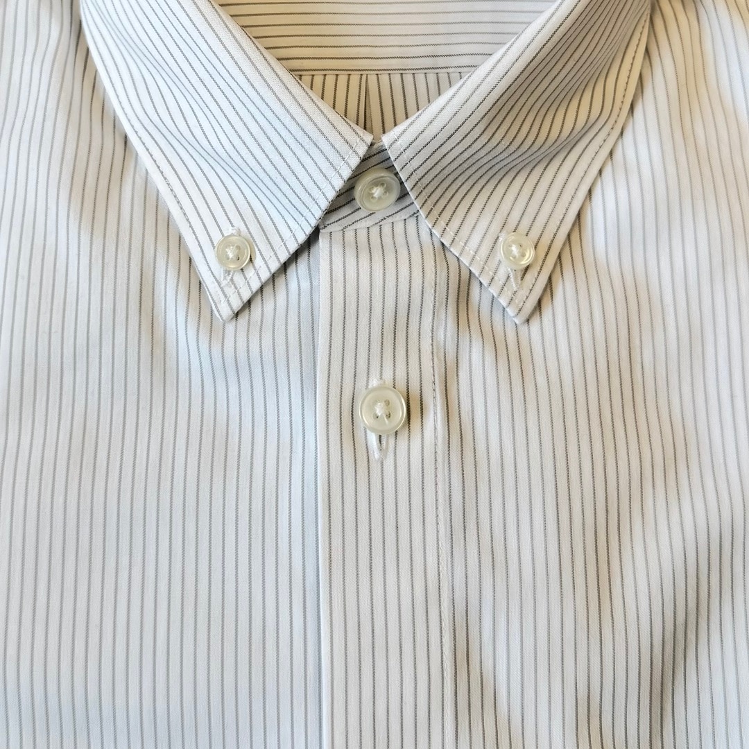 ノンアイロンボタンダウン長袖シャツ襟元