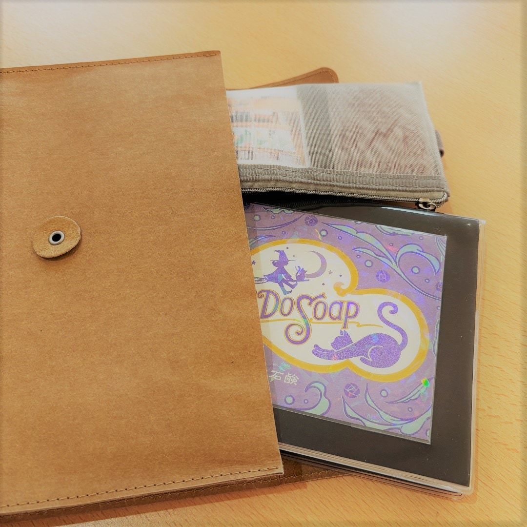 ジーンズラベル書類ケース玉ひも付B6・ブラウン（中身）