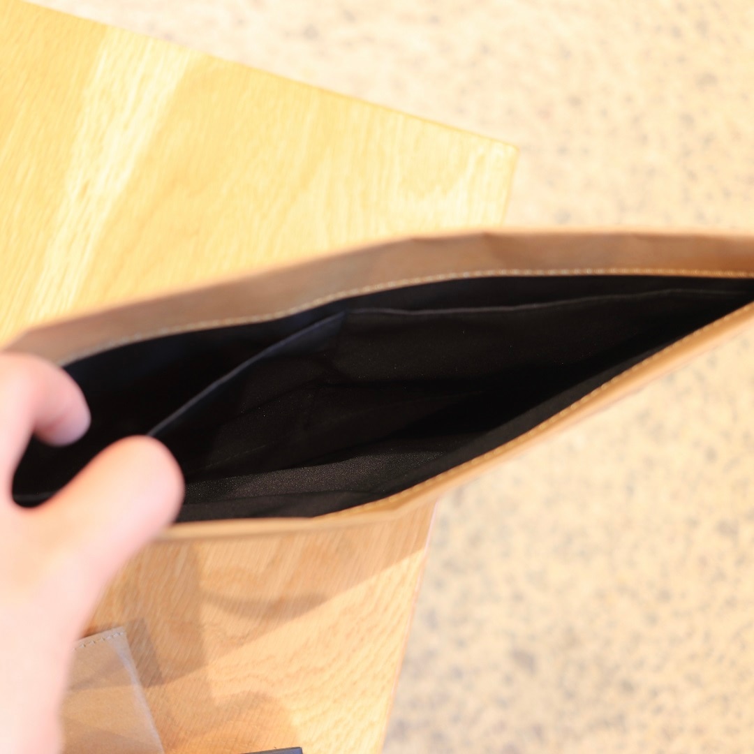 ジーンズラベル書類ケース A4・仕切りの状態