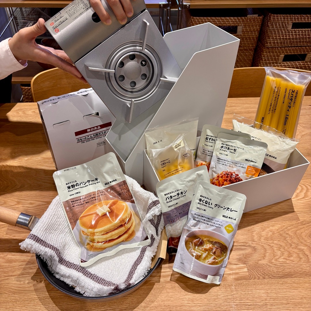 カセットコンロとインスタント食品