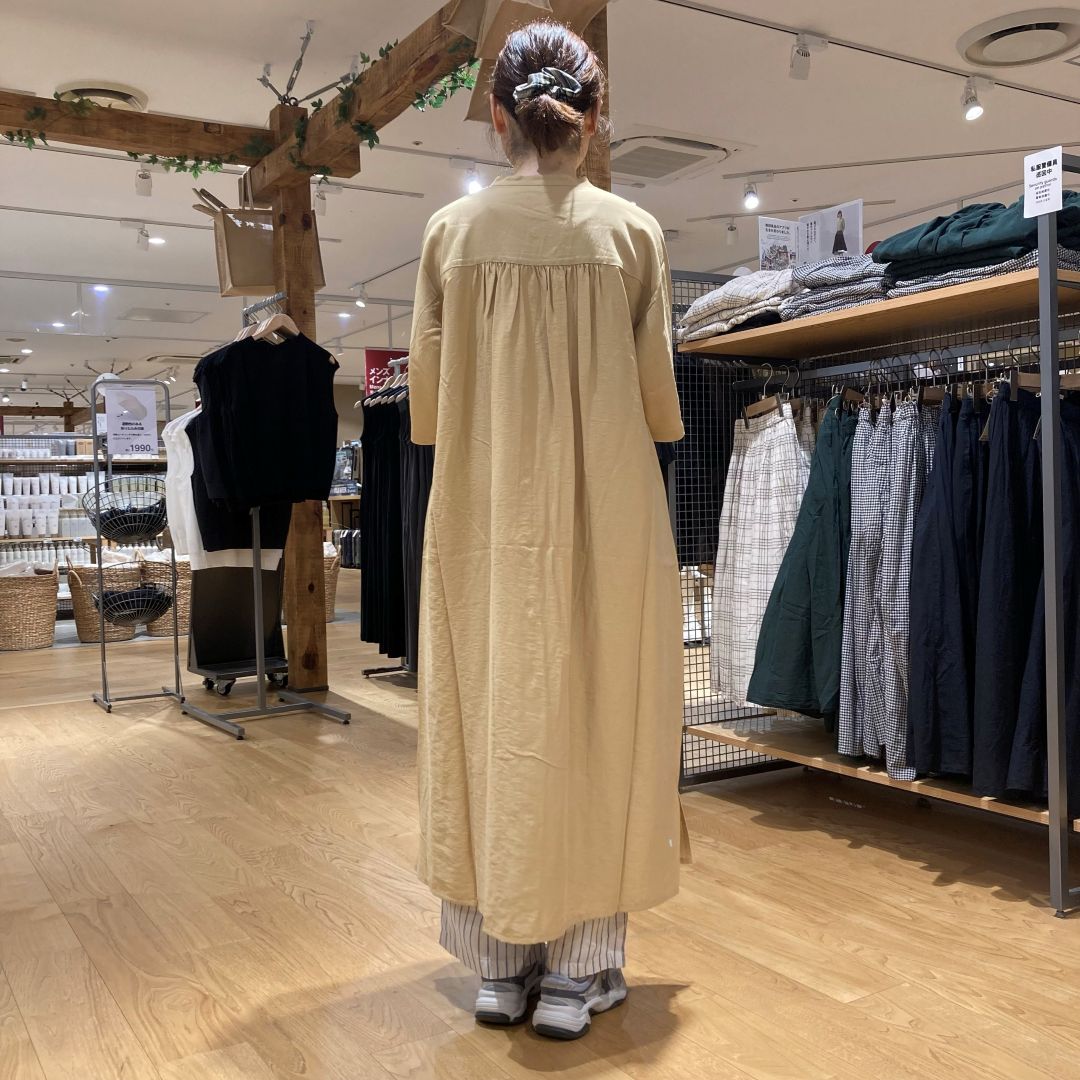 スタッフスナップ婦人