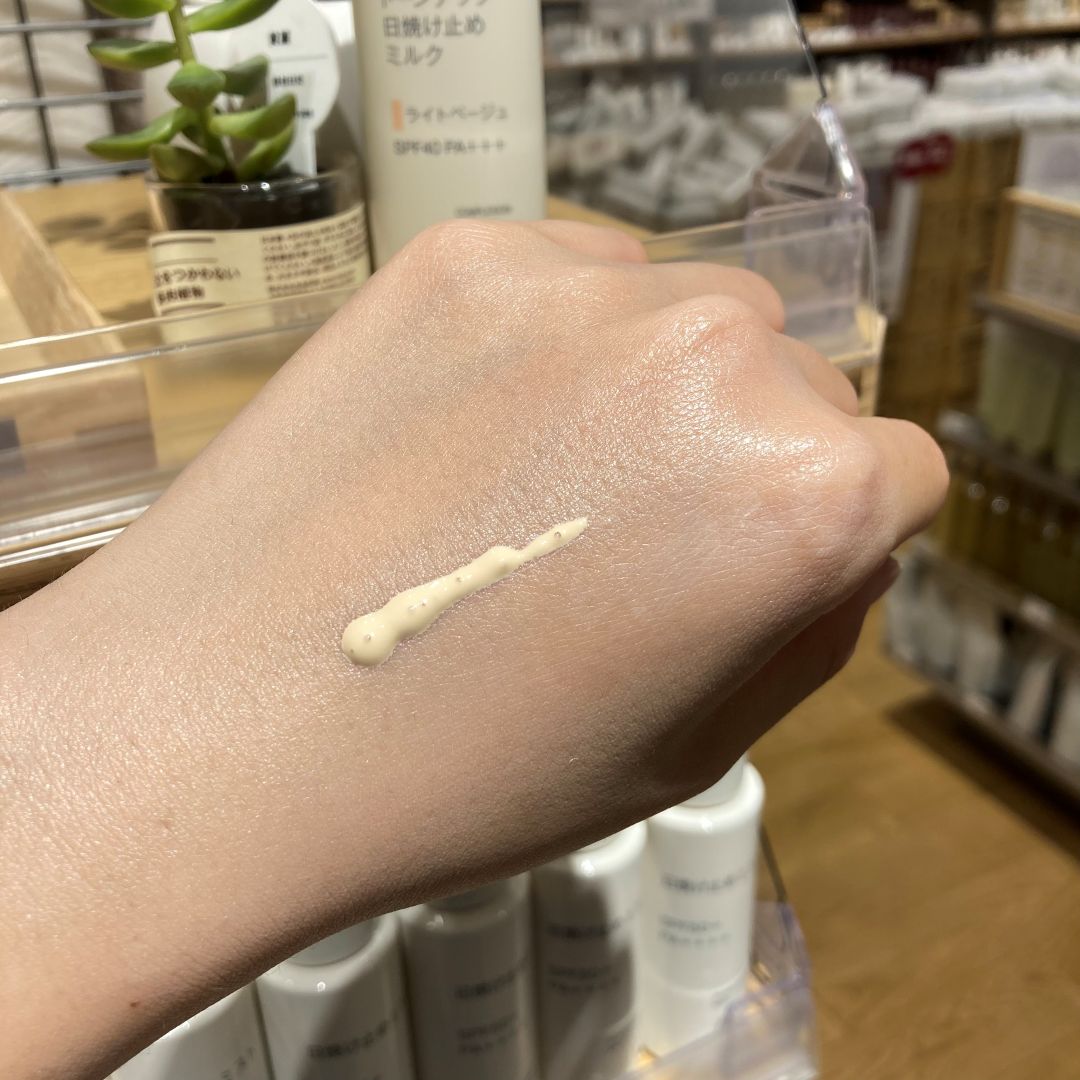 ライトベージュ