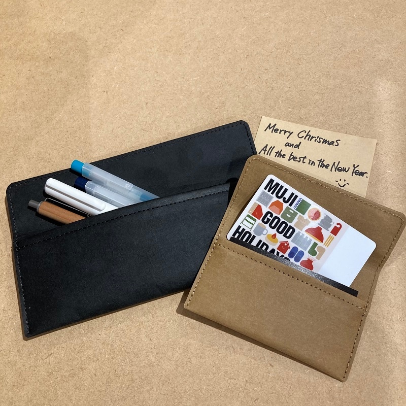 名刺ケースにギフトカード入れた写真