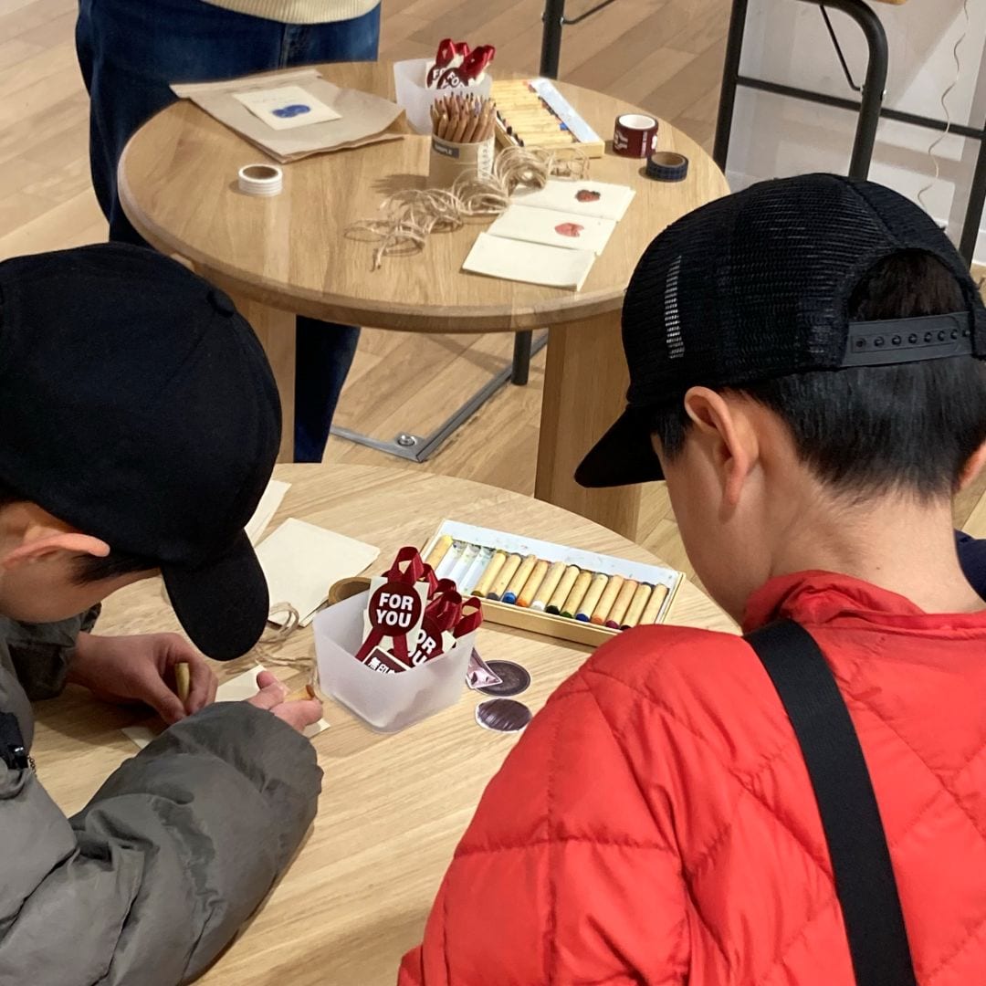 イラストを描く様子