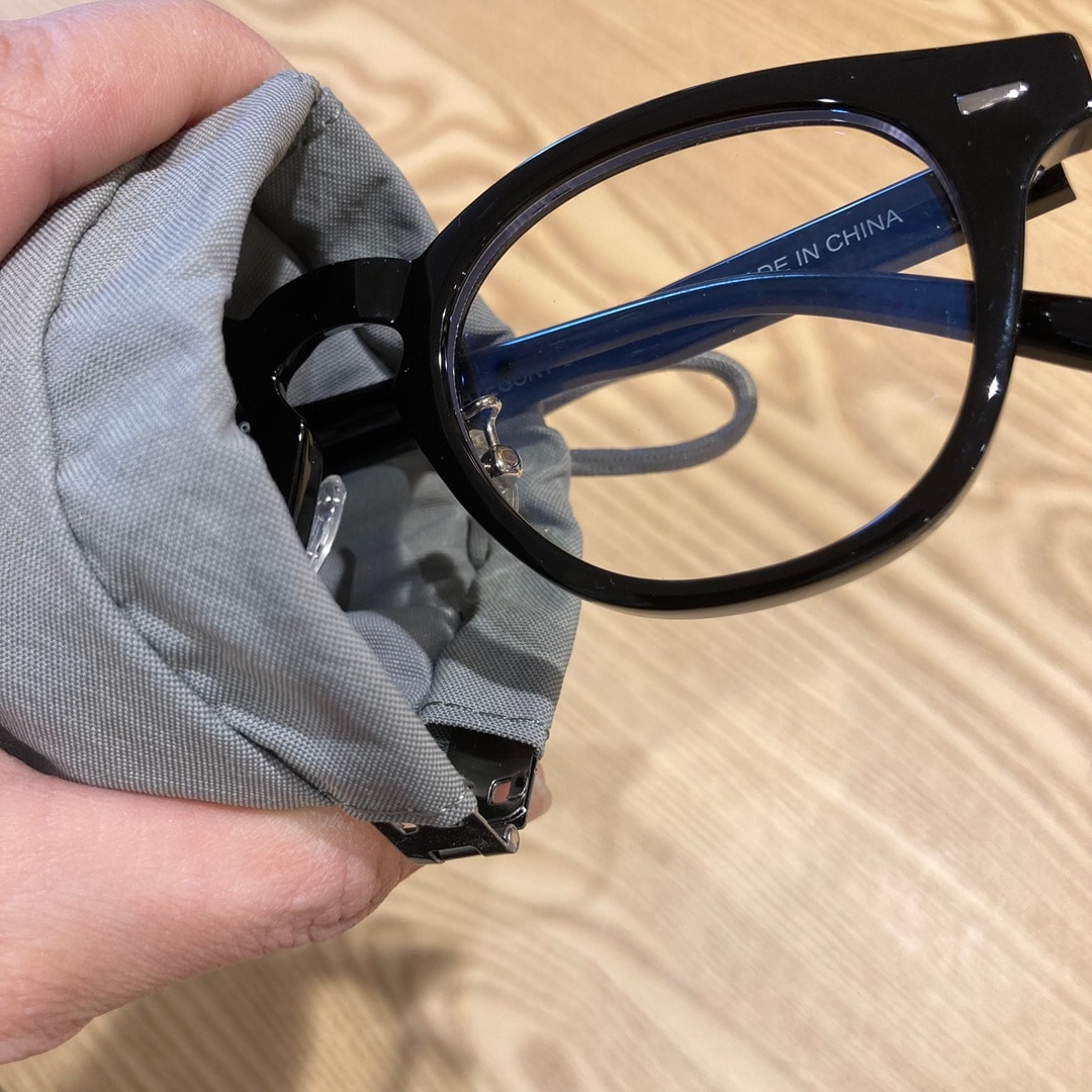 ケースとサングラス