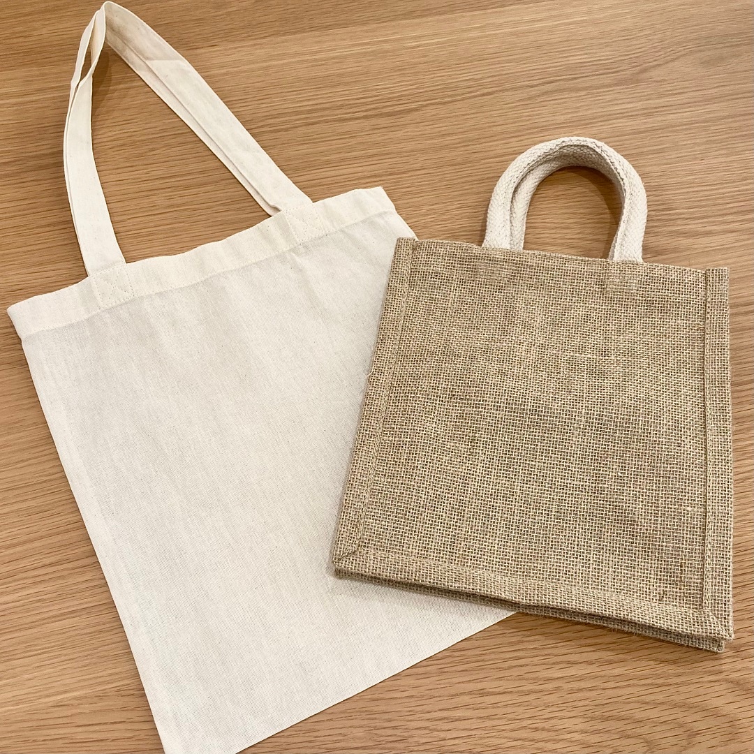 無印良品の「綿　マイバッグ」と、「ジュートマイバッグ」のイメージ画像