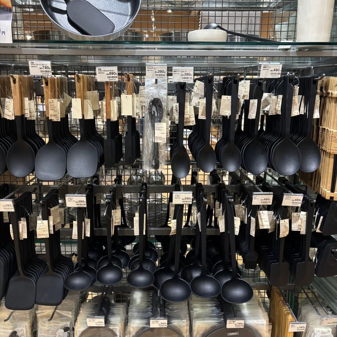 https://contents.muji.com/jp/sites/jp/files/%E3%82%B7%E3%83%AA%E3%82%B3%E3%83%BC%E3%83%B34.jpeg
