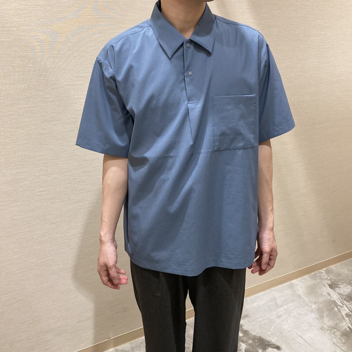 男性スタッフコーディネート上半身アップ