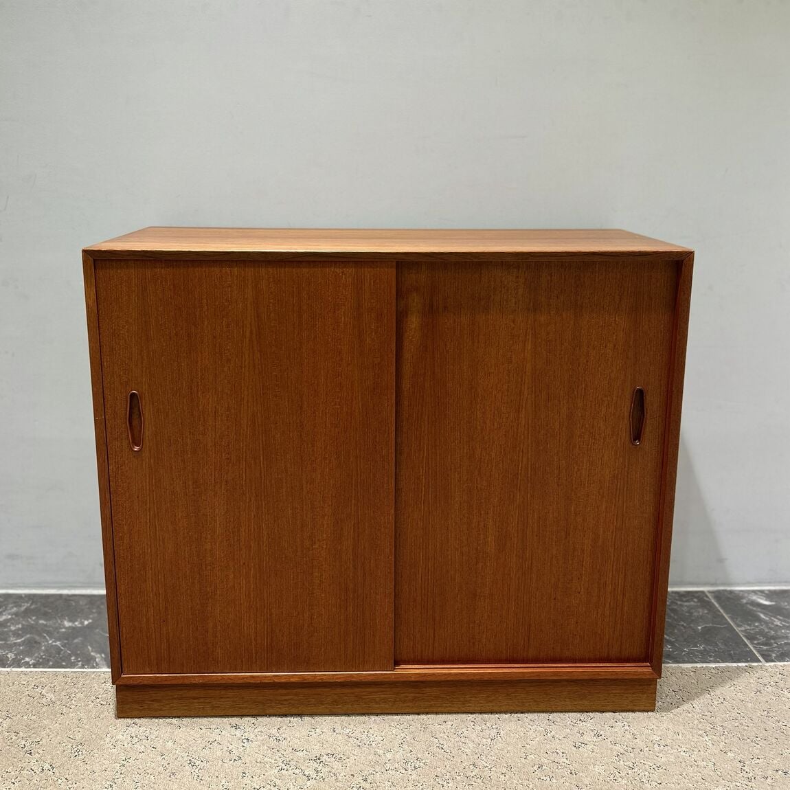 VINTAGE BOOKSHELF013