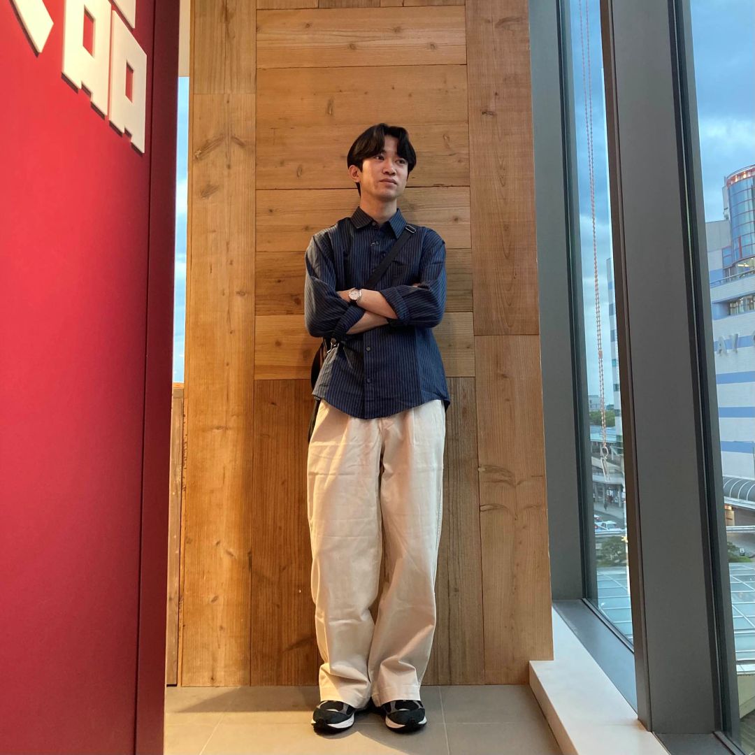 シャツを着た男性