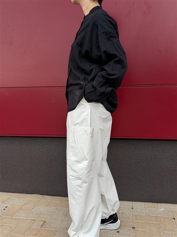 スタッフスナップ後ろ姿歩いているところ