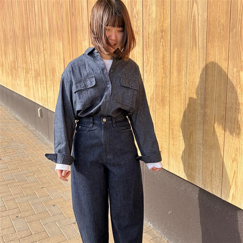 スタッフスナップ全身斜め後ろ