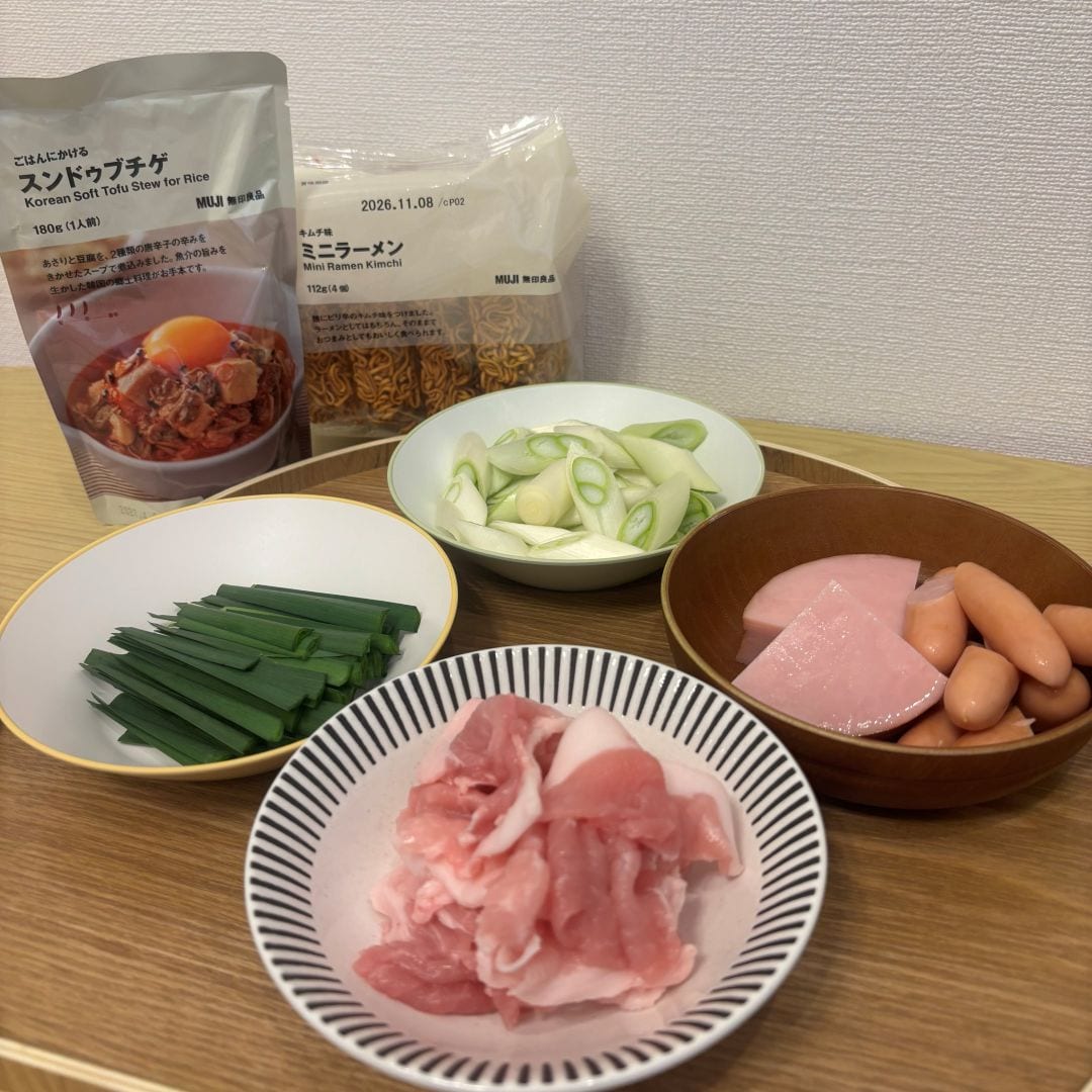 【ららぽーと海老名】ごはんにかけるスンドゥブチゲとキムチ味ミニラーメンでプデチゲ風_K1AGhE