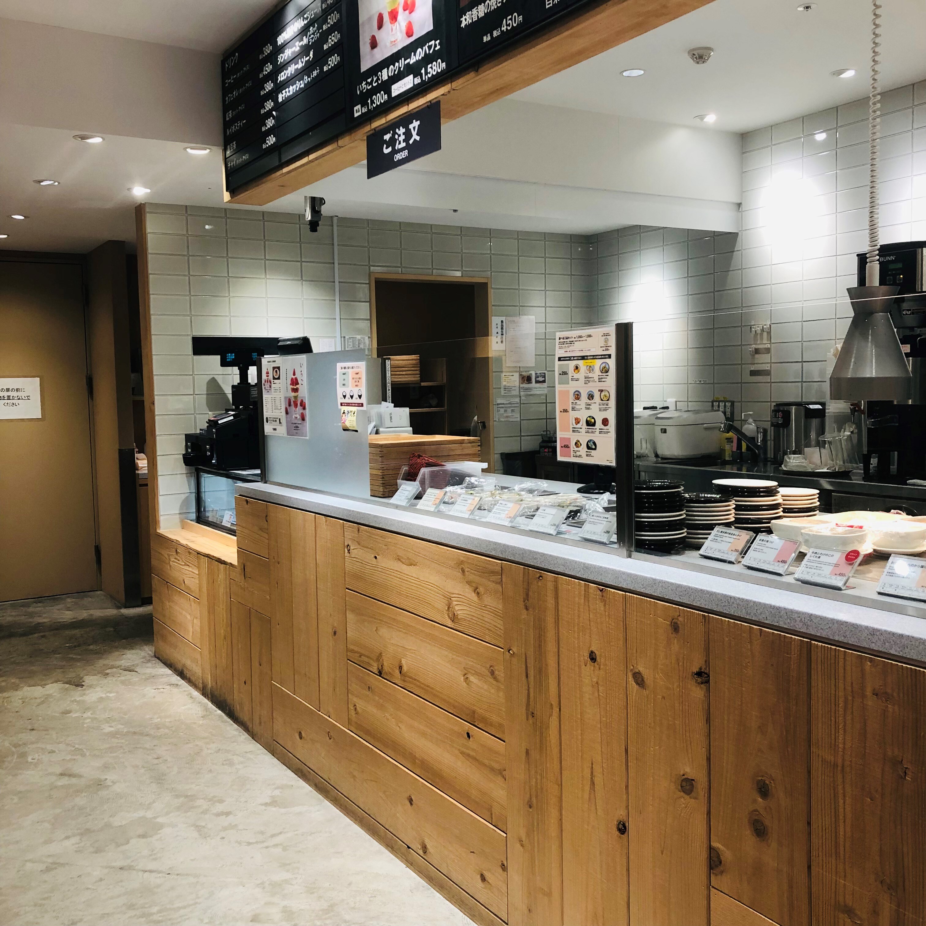 [Café＆MealMUJI近鉄四日市]店内左側