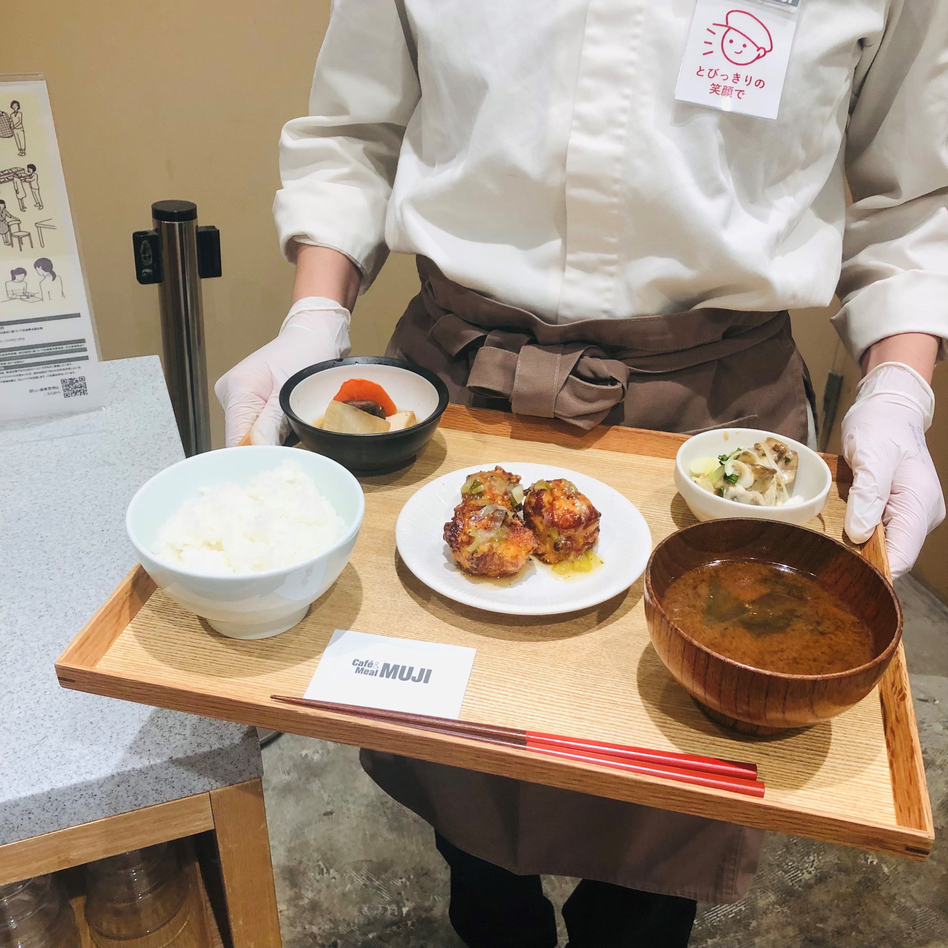 [Café＆MealMUJI近鉄四日市]お運び