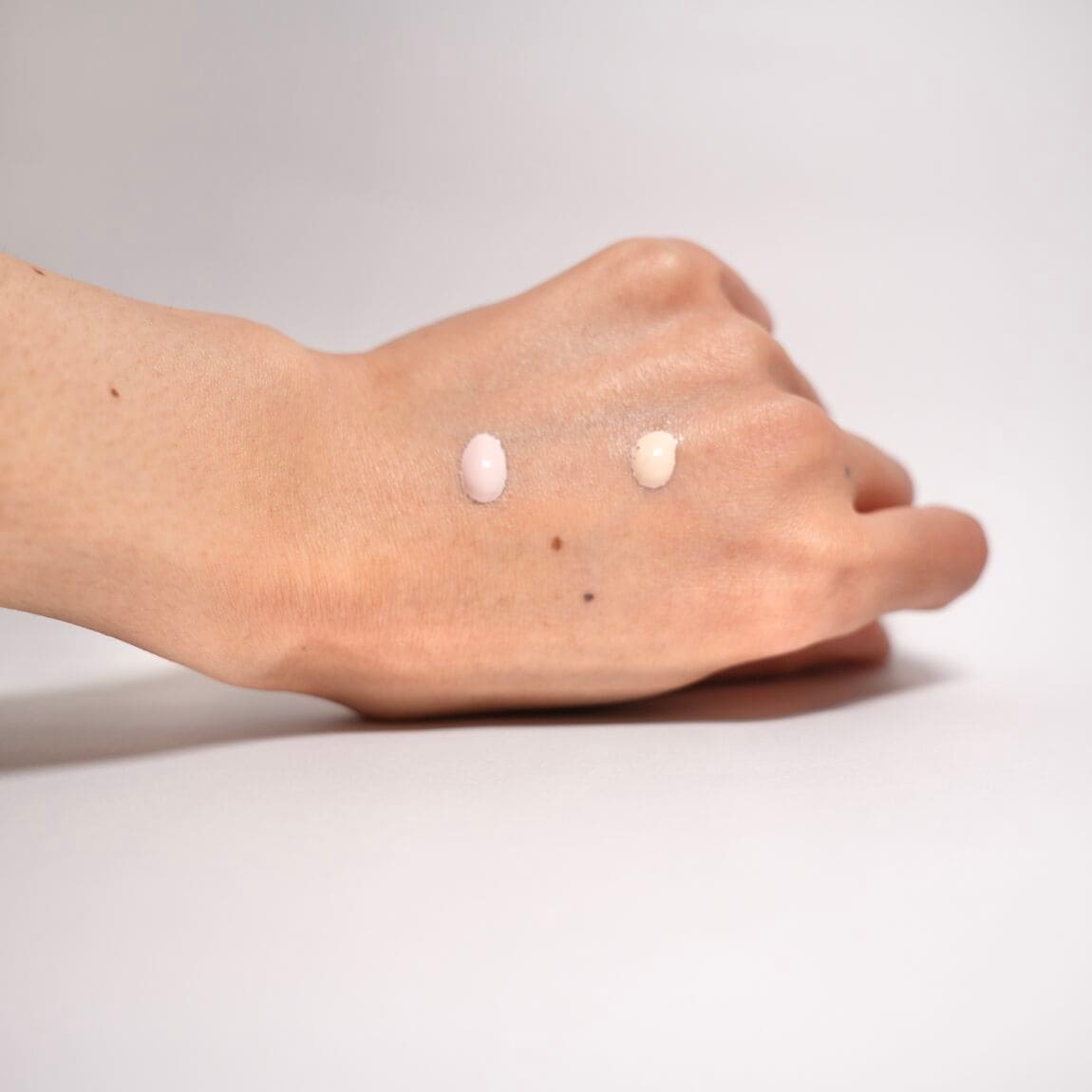 日焼け止めを手に塗ったところ