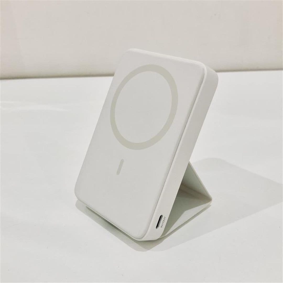 【ららぽーと豊洲】スマホスタンドにもなるモバイルバッテリー_hE2XpP