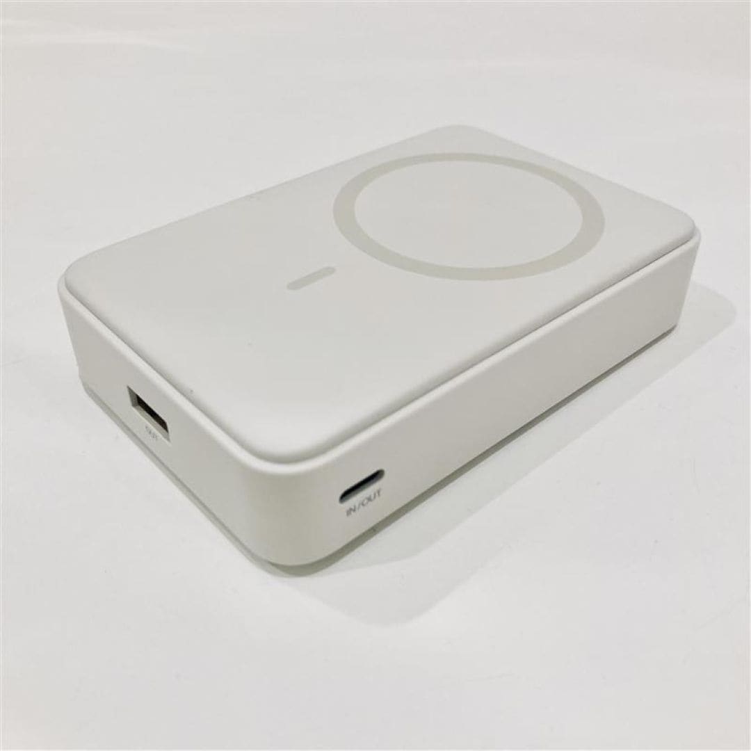 【ららぽーと豊洲】スマホスタンドにもなるモバイルバッテリー_3u6hXo