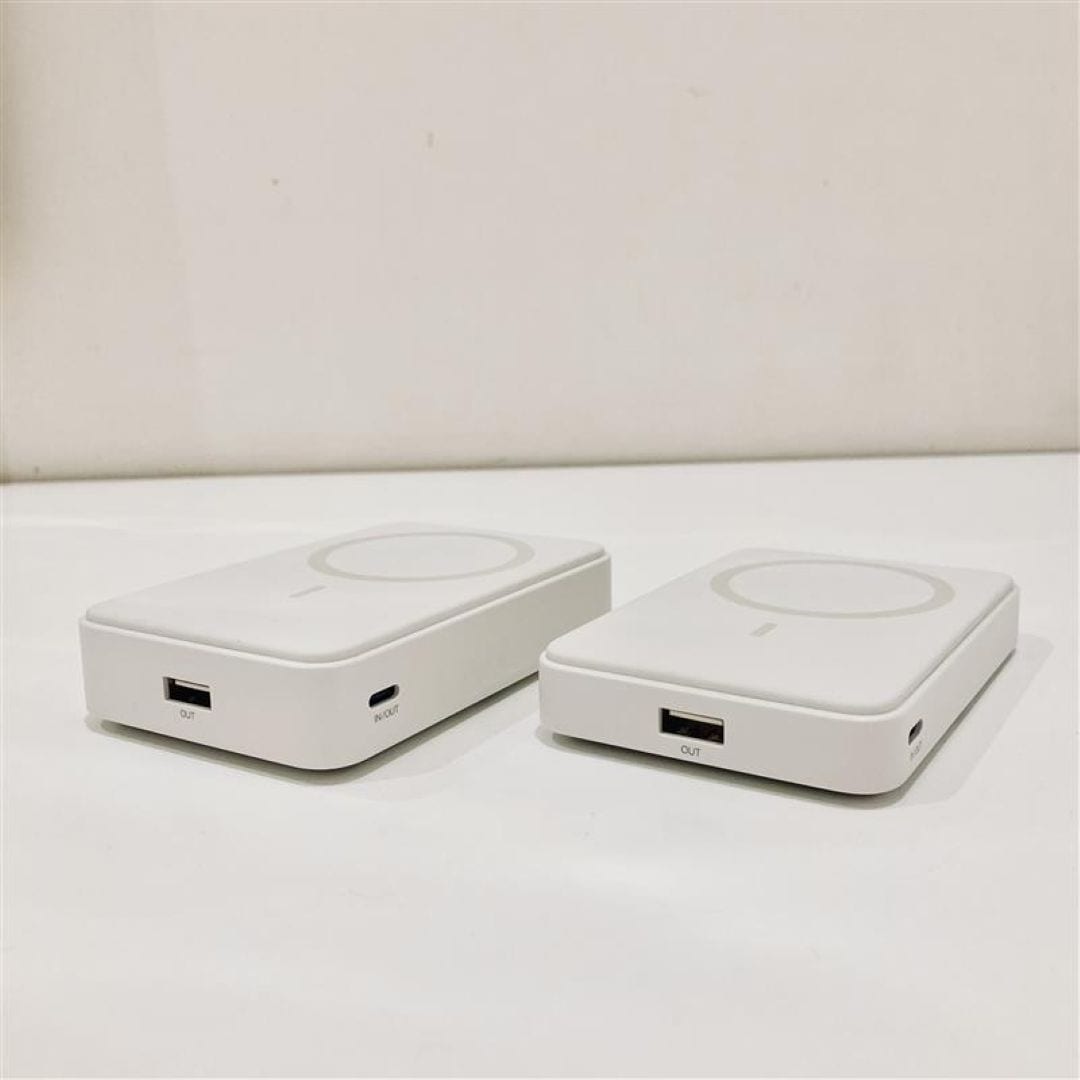 【ららぽーと豊洲】スマホスタンドにもなるモバイルバッテリー_YPOo21