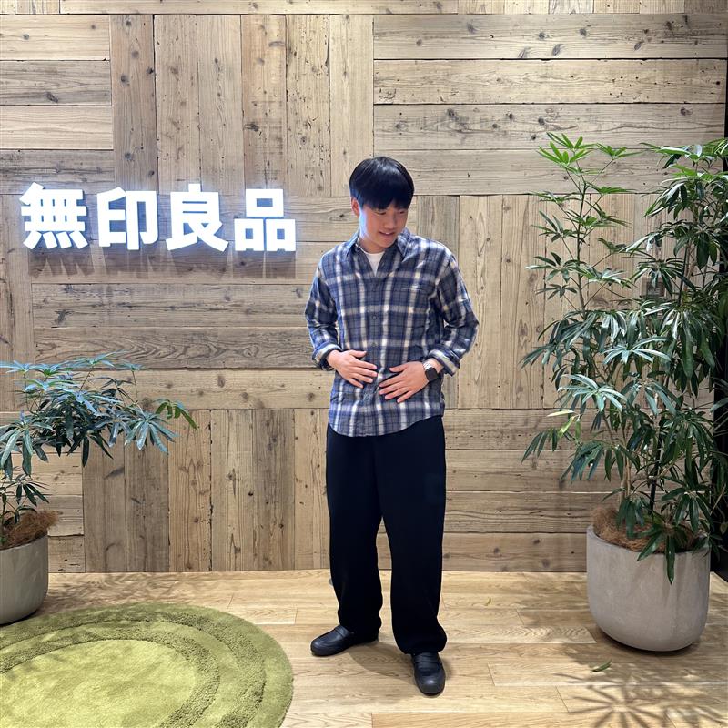 緩い服装をした男性①