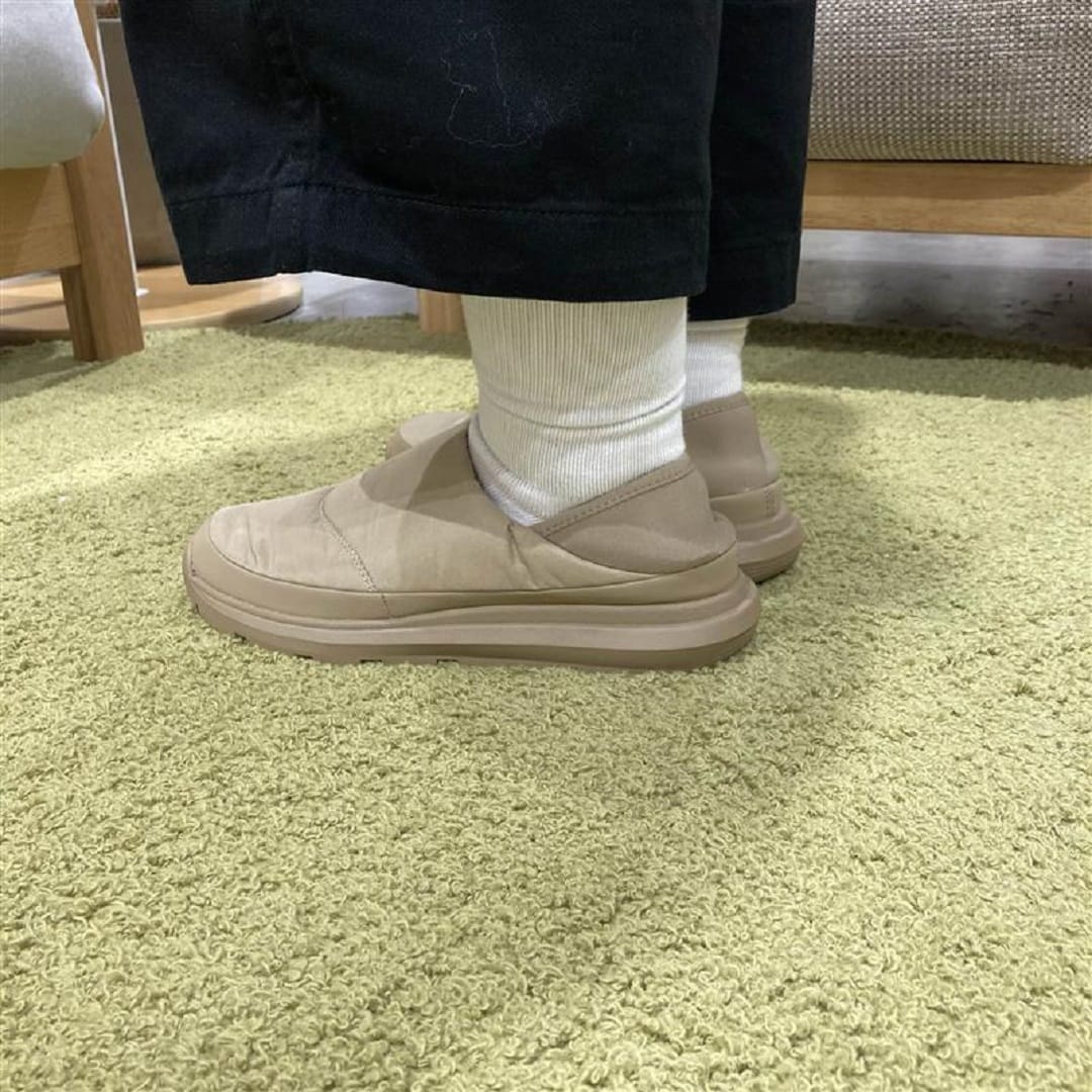 新商品のかかとが踏める撥水中わた入りスリッポンのご紹介|スタッフおすすめ新商品