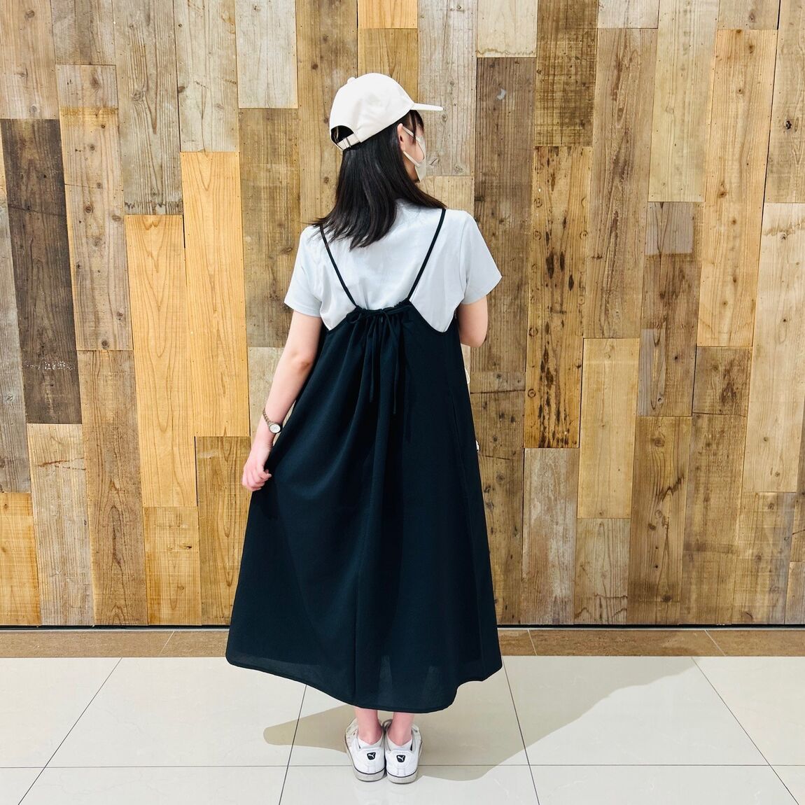 784
