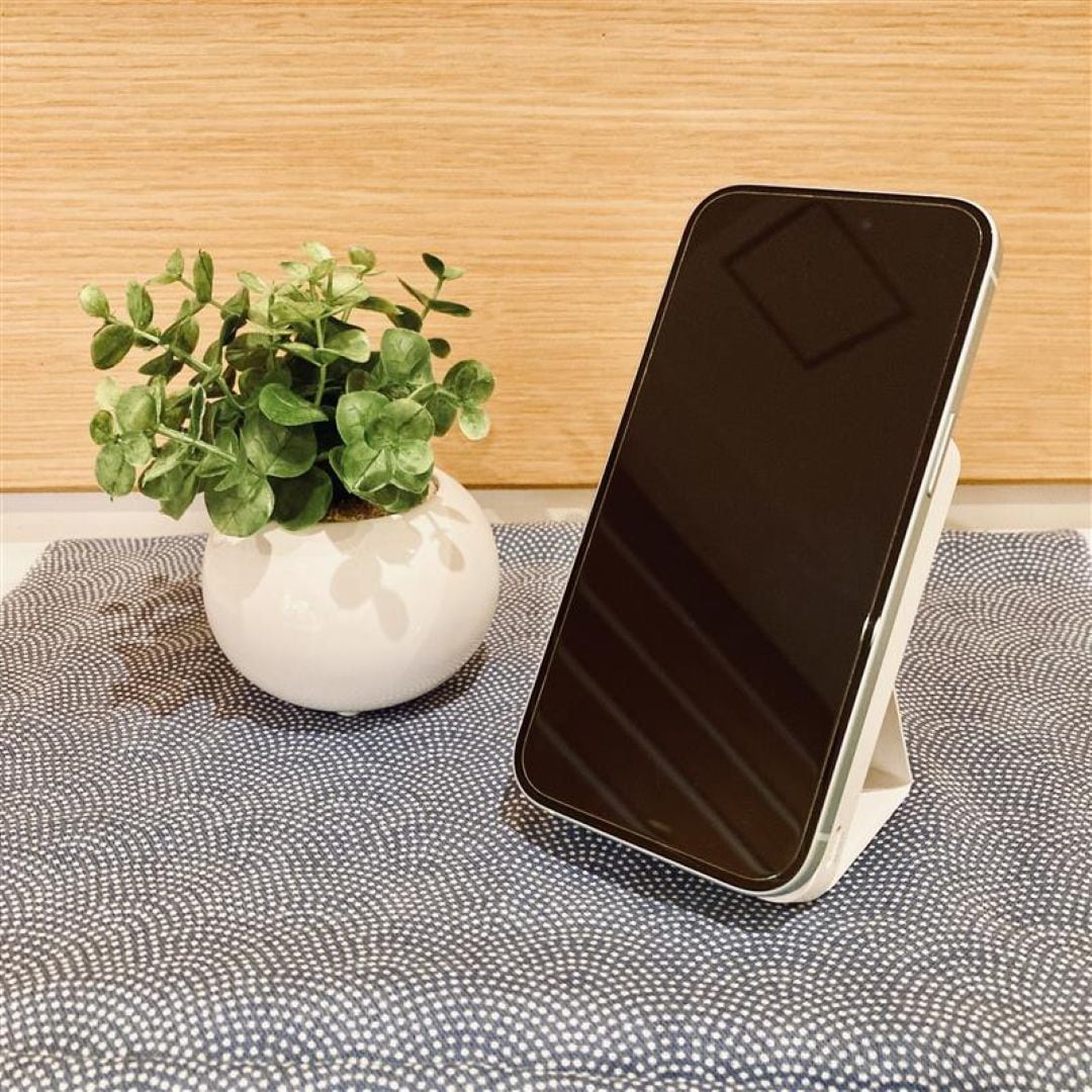 【ららぽーと豊洲】スマホスタンドにもなるモバイルバッテリー_5Fntwl