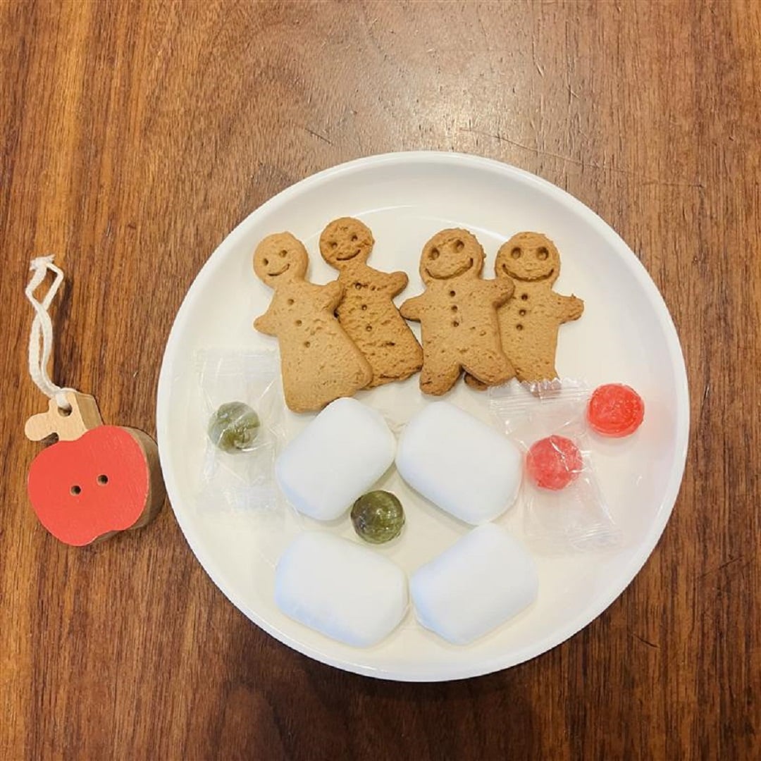 【イオンモール熱田】新商品｜クリスマスオーナメントとお菓子のセット