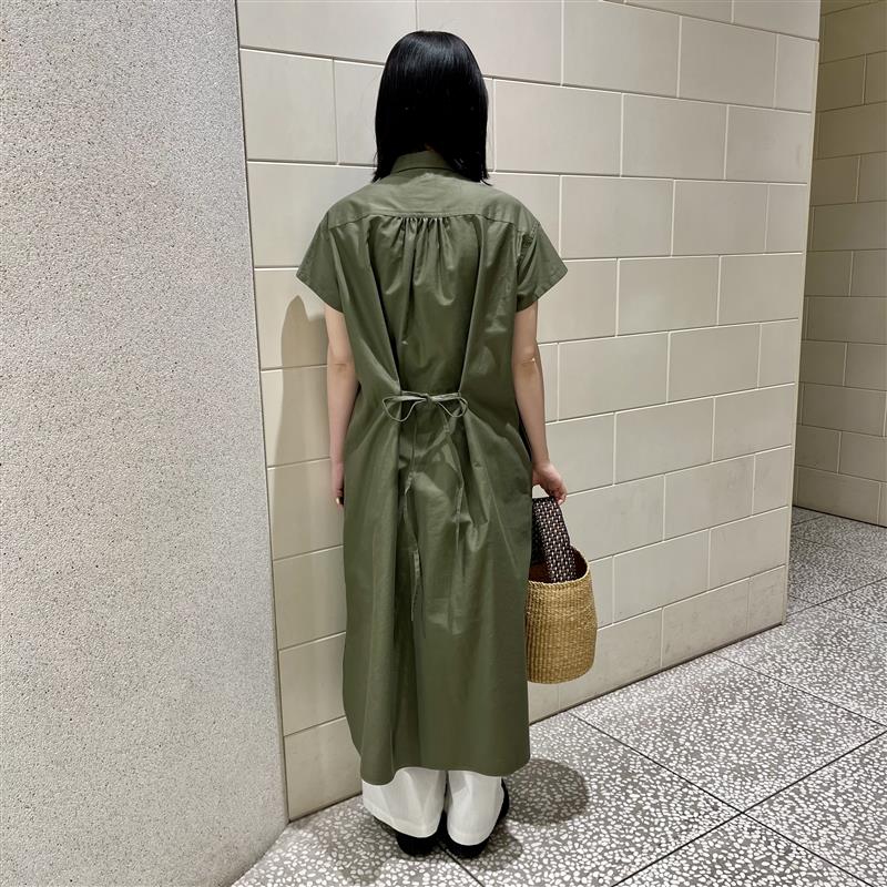 ワンピース後ろ姿