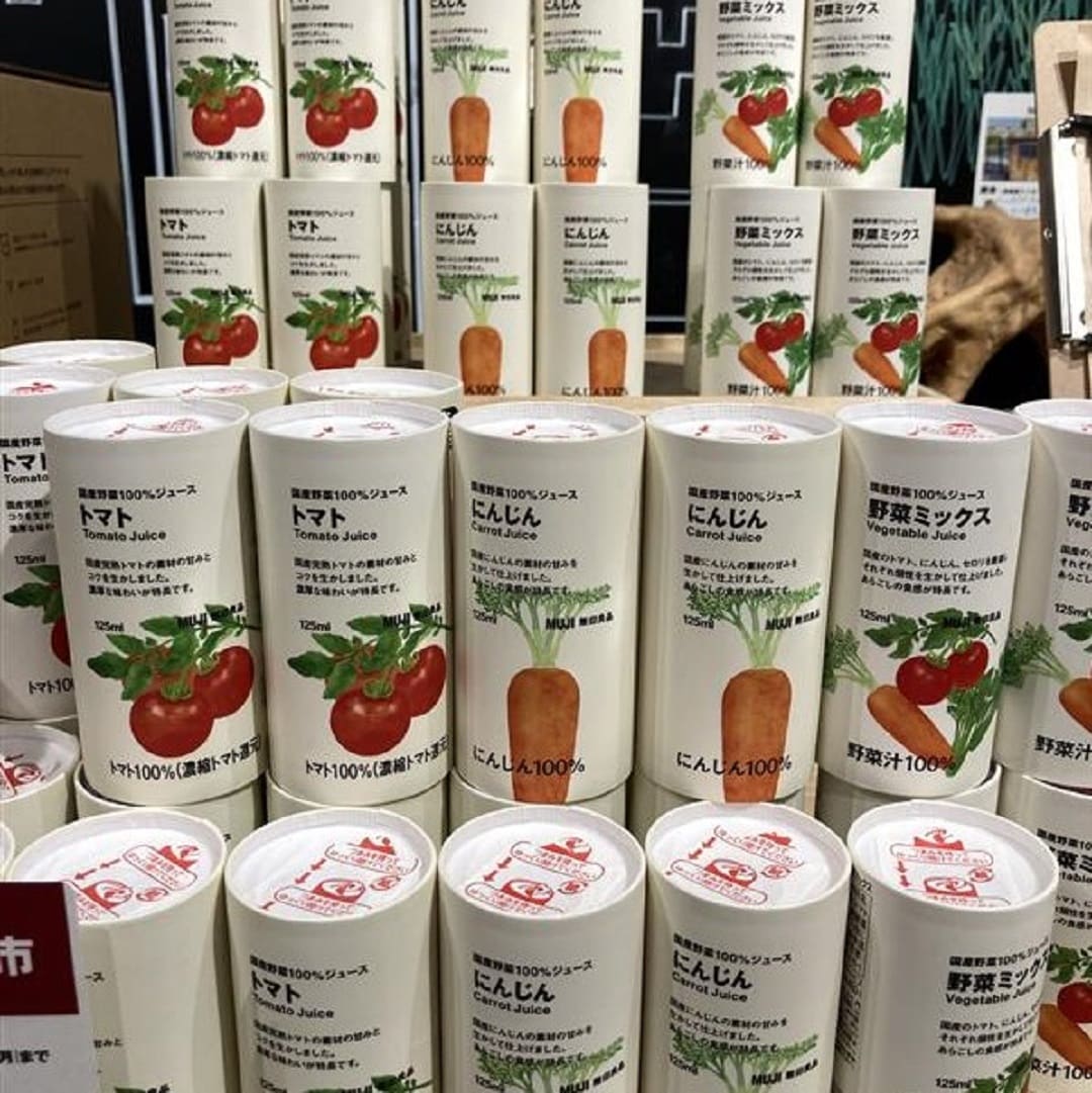 野菜ジュースの売場の写真
